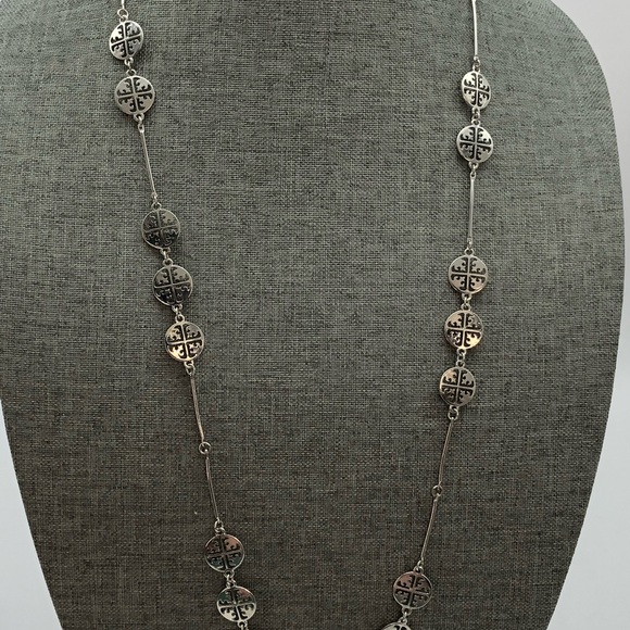 Tory Burch Signature Link Disc Logo Necklace - Picture 5 of 6